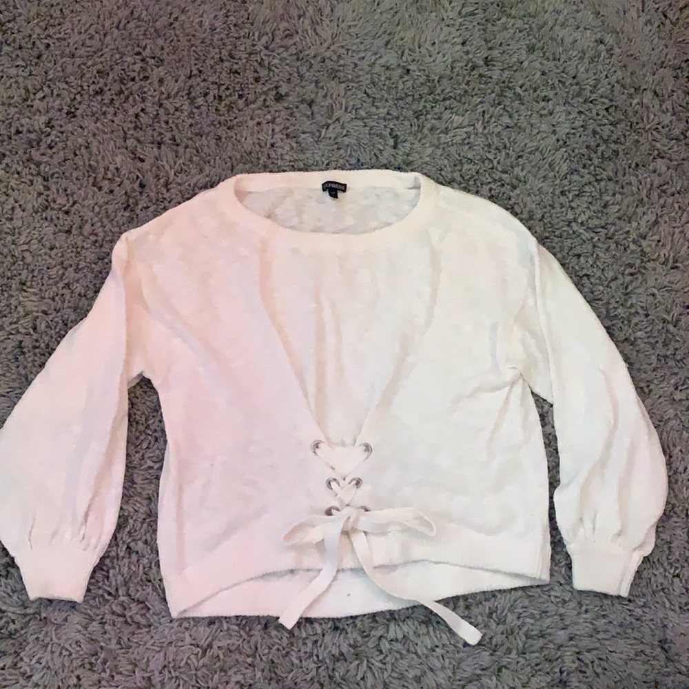White long sleeve cropped sweater. Size: Women’s S